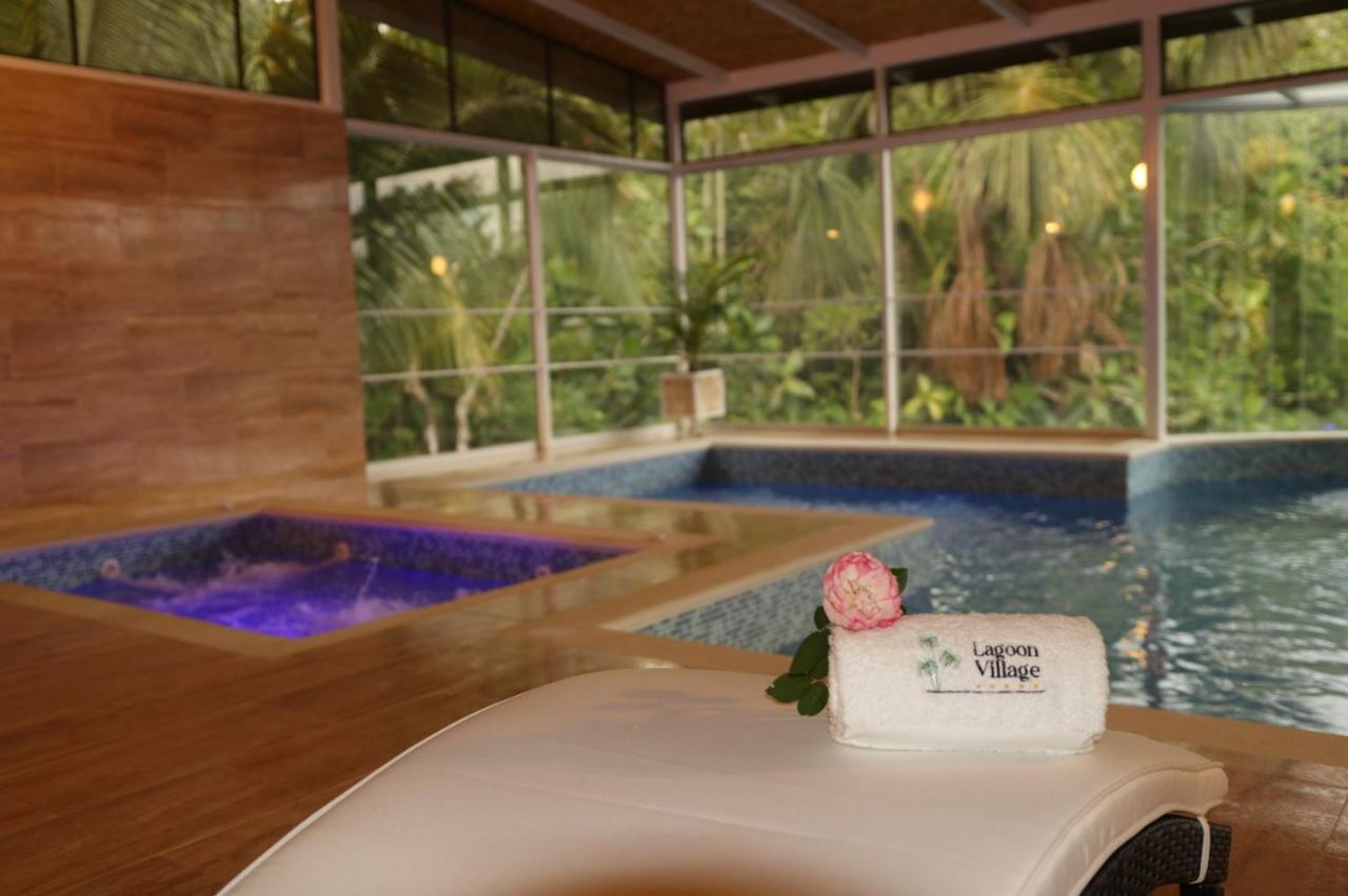 Lagoon Village Y Lodge *